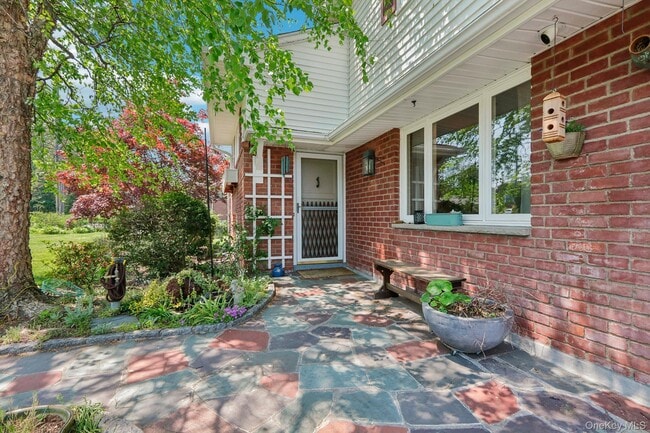 Building Photo - 181 Finmor Dr