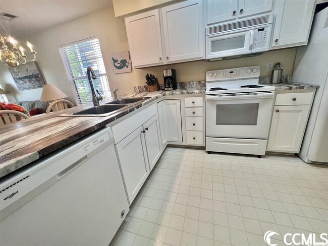 Foto del edificio - 613 Waterway Village Blvd