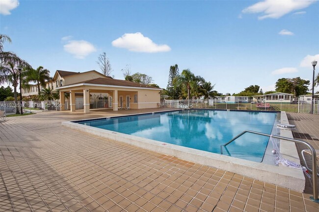 Foto del edificio - 6613 Winfield Blvd