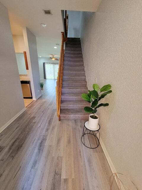 Building Photo - 197 NW Eller St