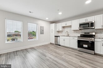 Building Photo - 19520 Village Walk Dr