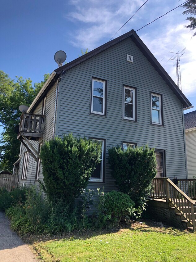 Building Exterior - 1507 53rd St