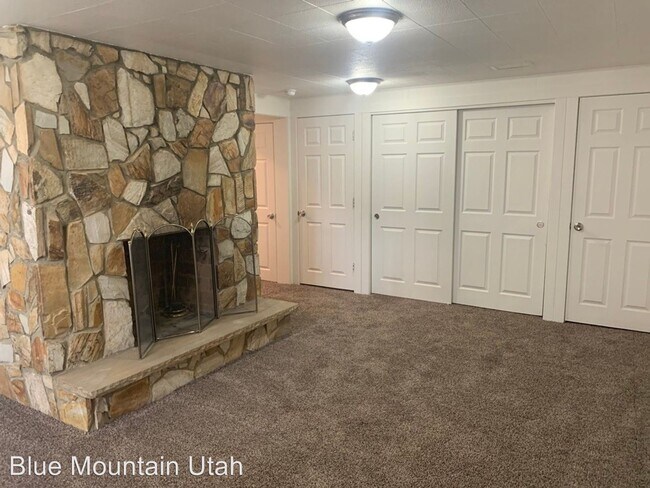 Building Photo - 4 br, 2 bath House - 1164 Carmelita Dr