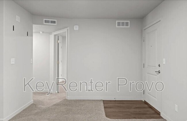 Foto del edificio - 64 W 600 S