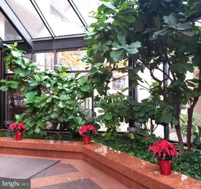 Building Photo - 1530 Key Blvd