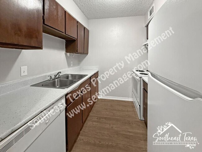 Foto del edificio - 427 Pinchback Rd