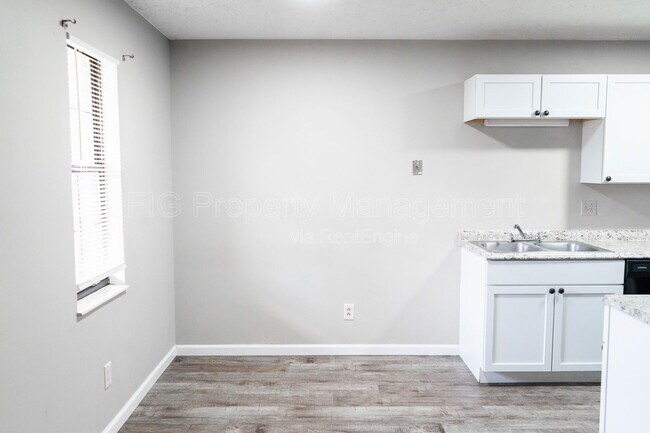 Foto del edificio - 129 Hillcrest Dr