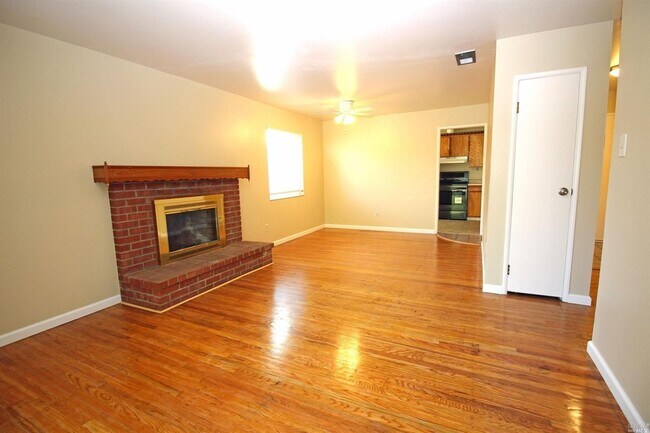 Building Photo - 56 Adele Ave