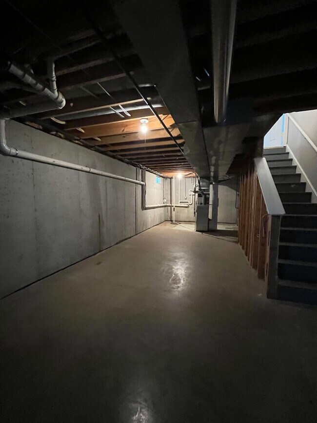 Building Photo - 3 bedroom and 2 bath home with an unfinish...