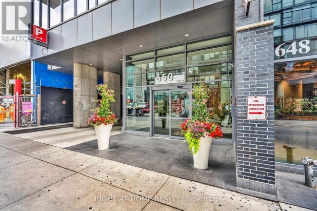 Photo du bâtiment - 650 King St W
