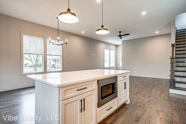 Building Photo - 4 br, 4 bath House - 3810 Chambers Dr