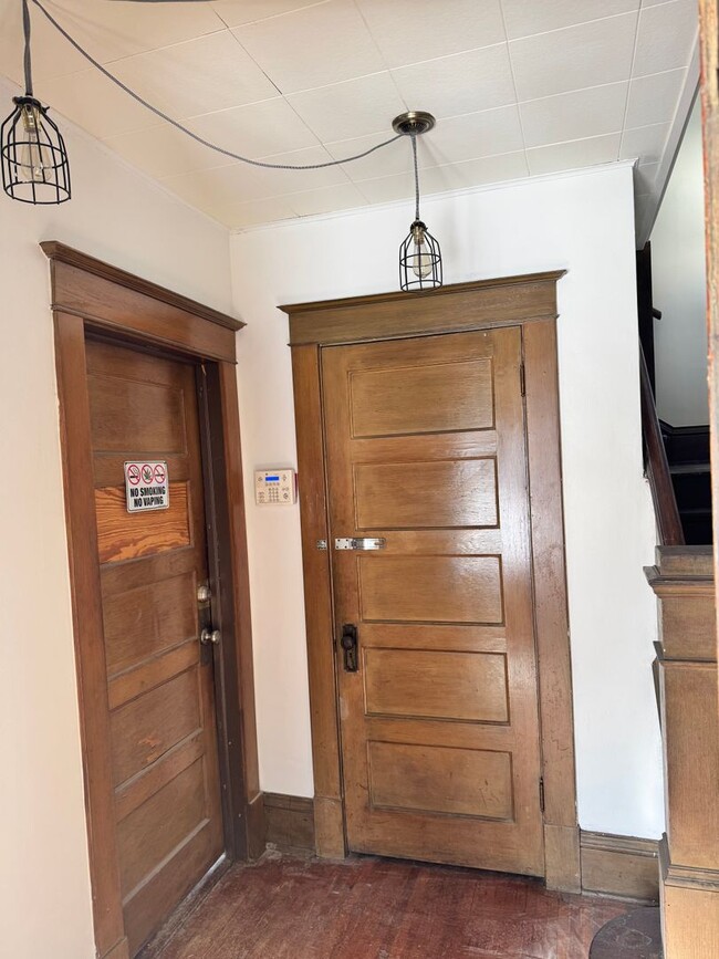 Foto del edificio - 1021 Charles Ave