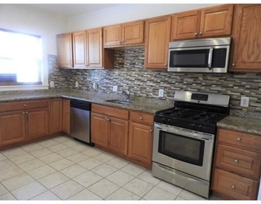 Building Photo - 51 Warner St