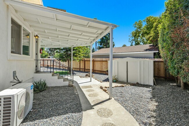 Foto del edificio - 5590 Shasta Ln