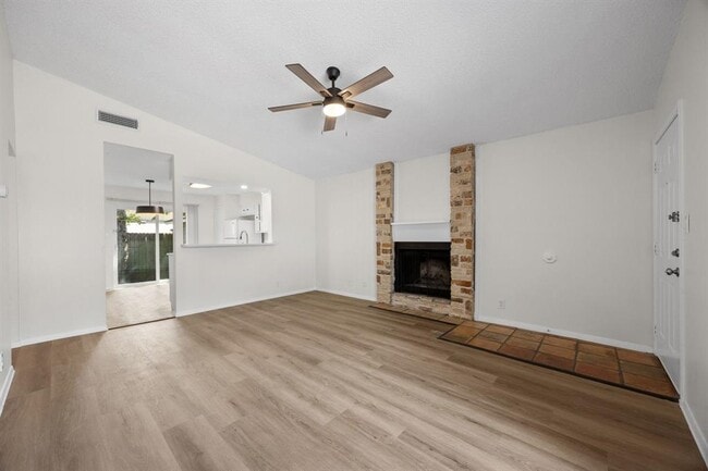 Foto del edificio - 6604 Scrub Oak Ln