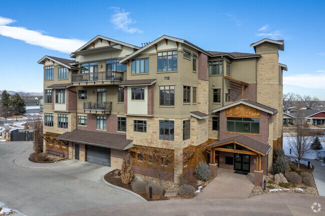 Foto del edificio - Arrowhead Centre Condos