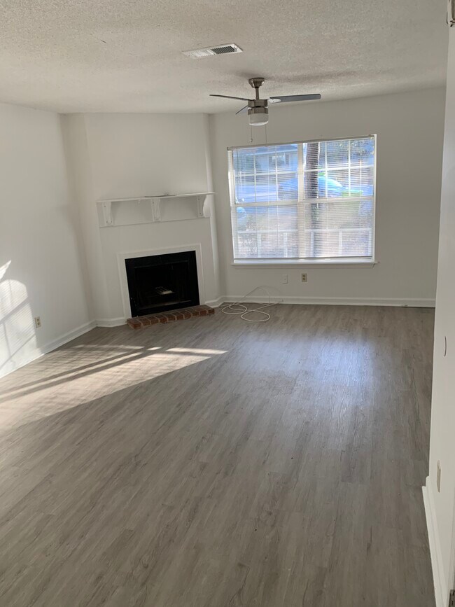 Foto del edificio - 113 Lindevon Ln