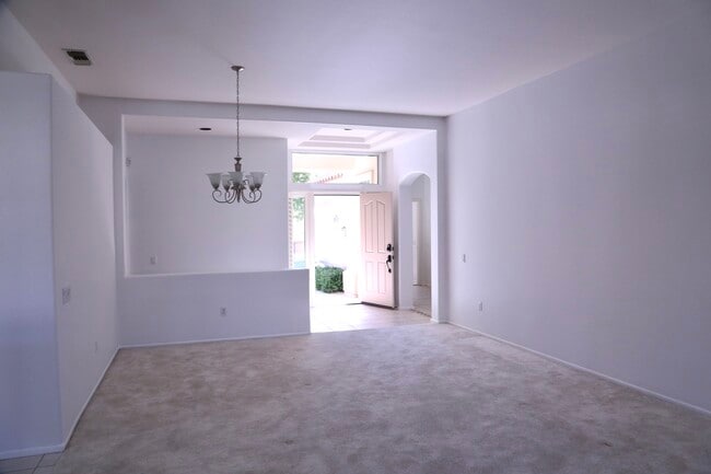 Dining area - 38575 Orangecrest Rd