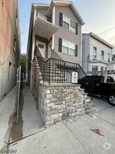 Building Photo - 108 4th Ave