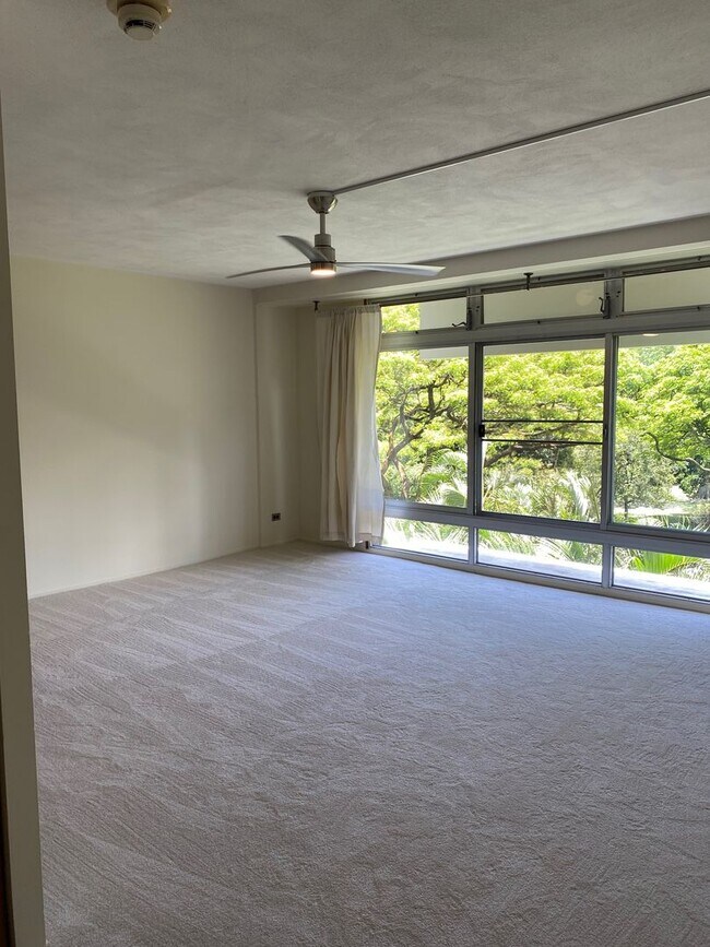 Foto del edificio - A one bedroom, one bath, NO parking apartm...