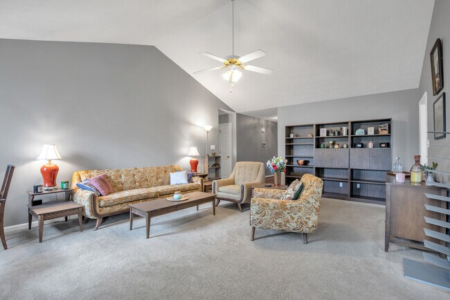 Building Photo - 703 Fairbluff Dr
