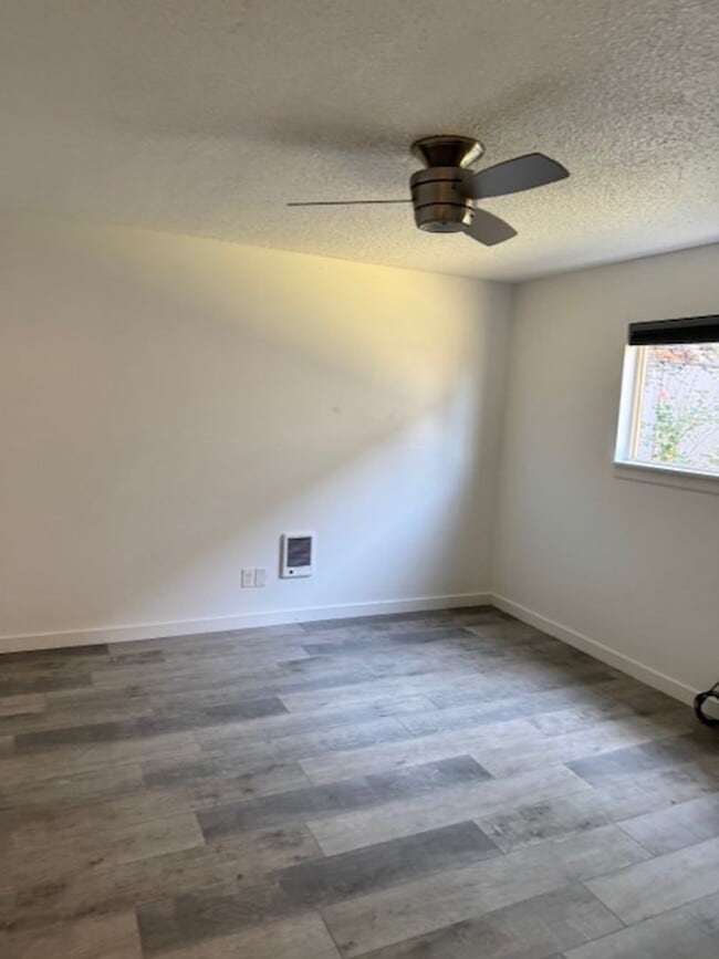 Foto del edificio - 632 Berrydale Ave