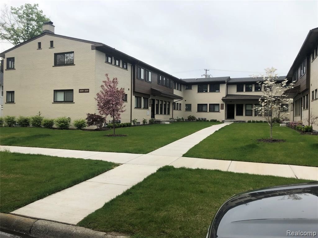Primary Photo - 1809 E Farnum Ave