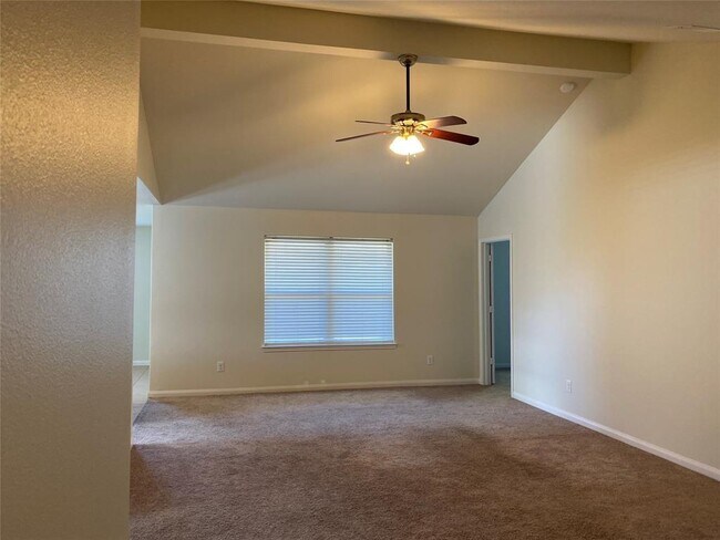 Foto del edificio - 5106 Oak Briar Ln