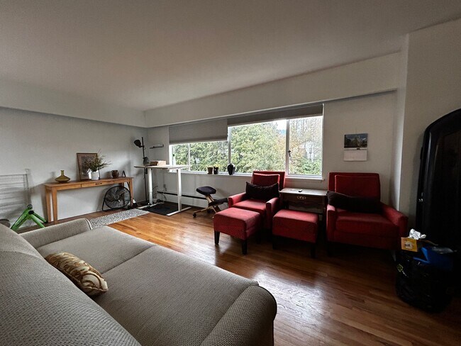 Photo du bâtiment - 357 W 4th St