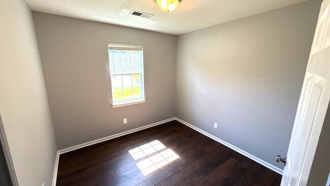 Foto del edificio - 896 Leacrest Ave