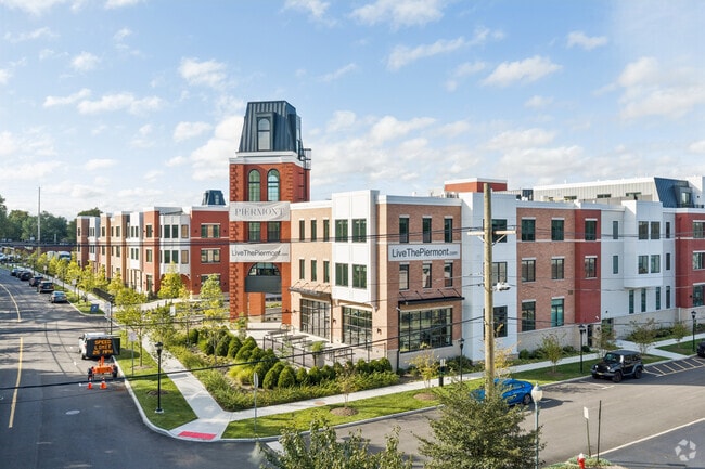 Building Photo - The Piermont