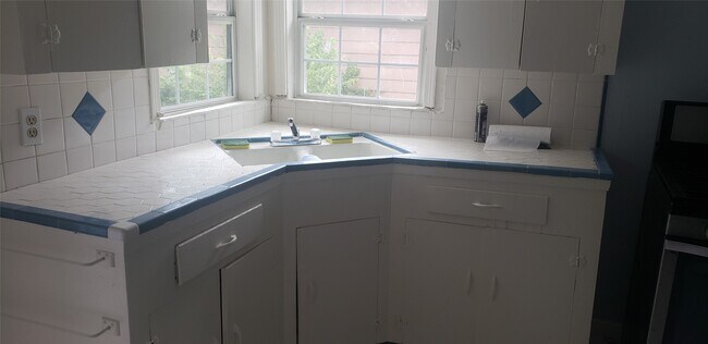 Building Photo - 7010 England St