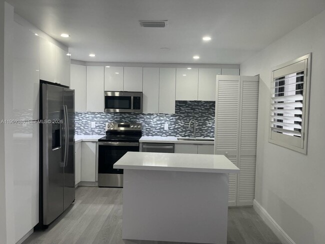 Building Photo - 6004 NW 38th St