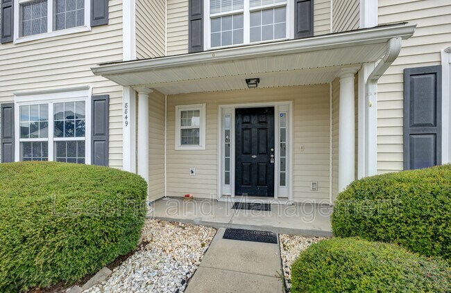 Foto del edificio - 8849 Jenny Lind St