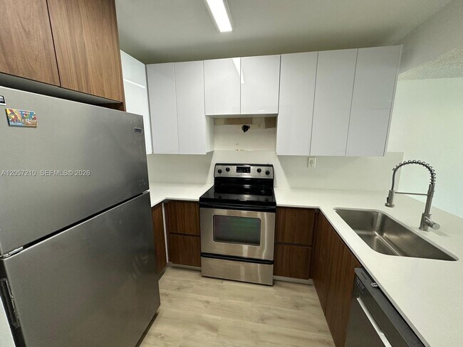 Foto del edificio - 8000 SW 149th Ave