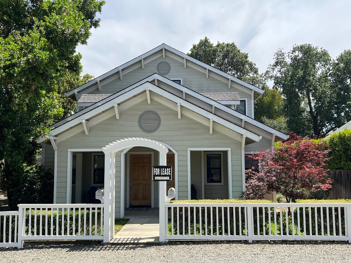 Foto principal - 2043 Madison St