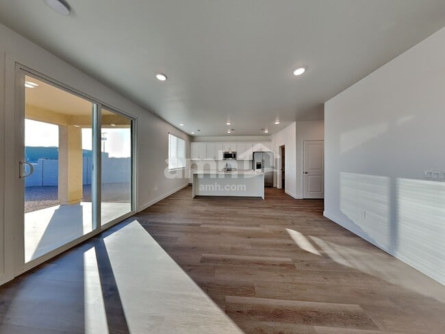 Foto del edificio - 6971 N 125th Dr