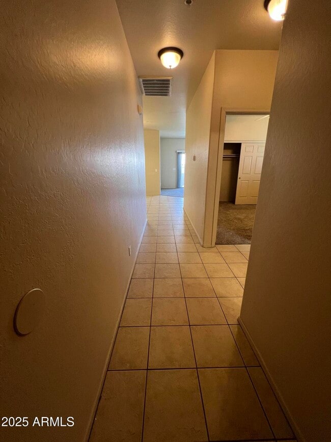 Building Photo - 1770 Bluff Dr