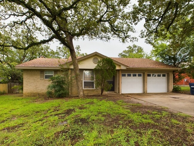 Photo - 1302 Dominik Dr House