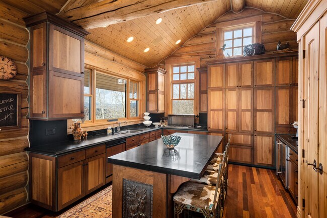 Building Photo - 121 Antler Ridge Ln