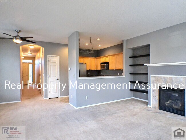 Building Photo - Charming 3BR / 2.5BA Corner Unit Home in A...