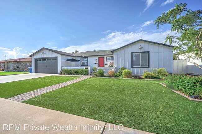 Building Photo - 4 br, 3 bath House - 914 E. Berridge Lane