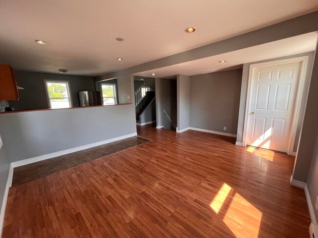 Building Photo - 1 Bedroom / 1 Bathroom Loft Unit Available Now – $1,649/month + Electricity!