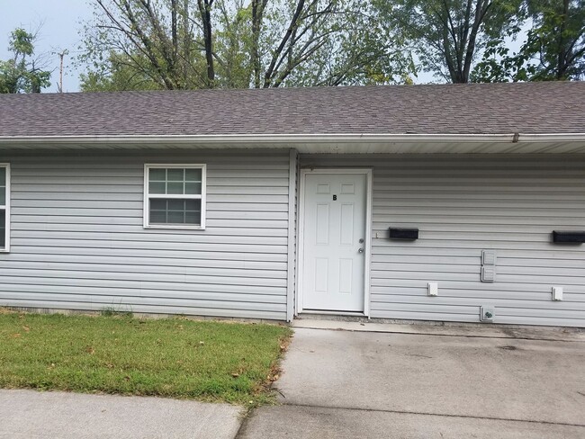 Building Photo - 304 S. Elm Duplex