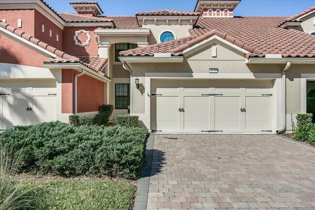 Foto del edificio - Beautiful Townhome in Vizcaya