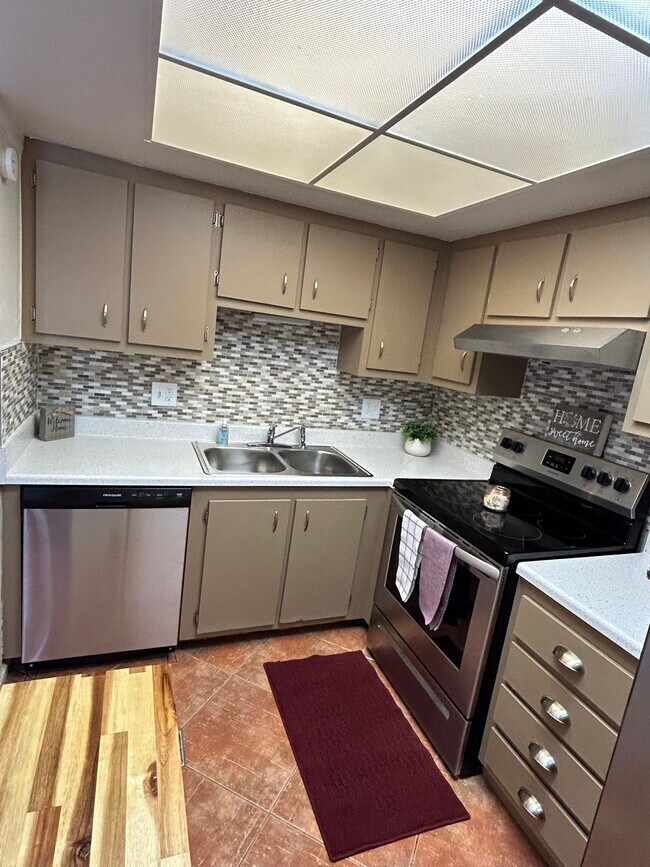 Building Photo - 4729 Oak Terrace Dr