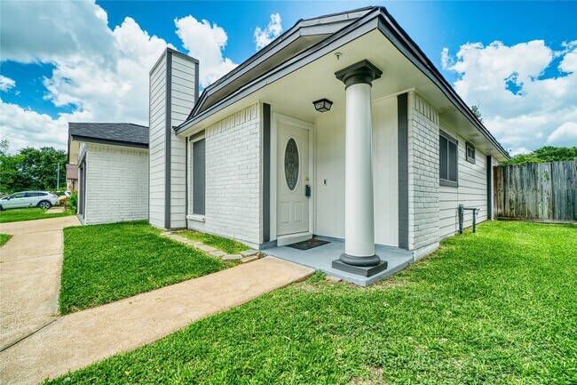 Building Photo - 2014 Powder Mist Ln