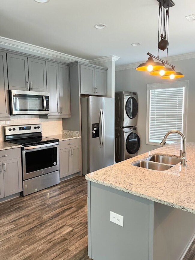 Building Photo - Condo at College Oaks Available For Short ...