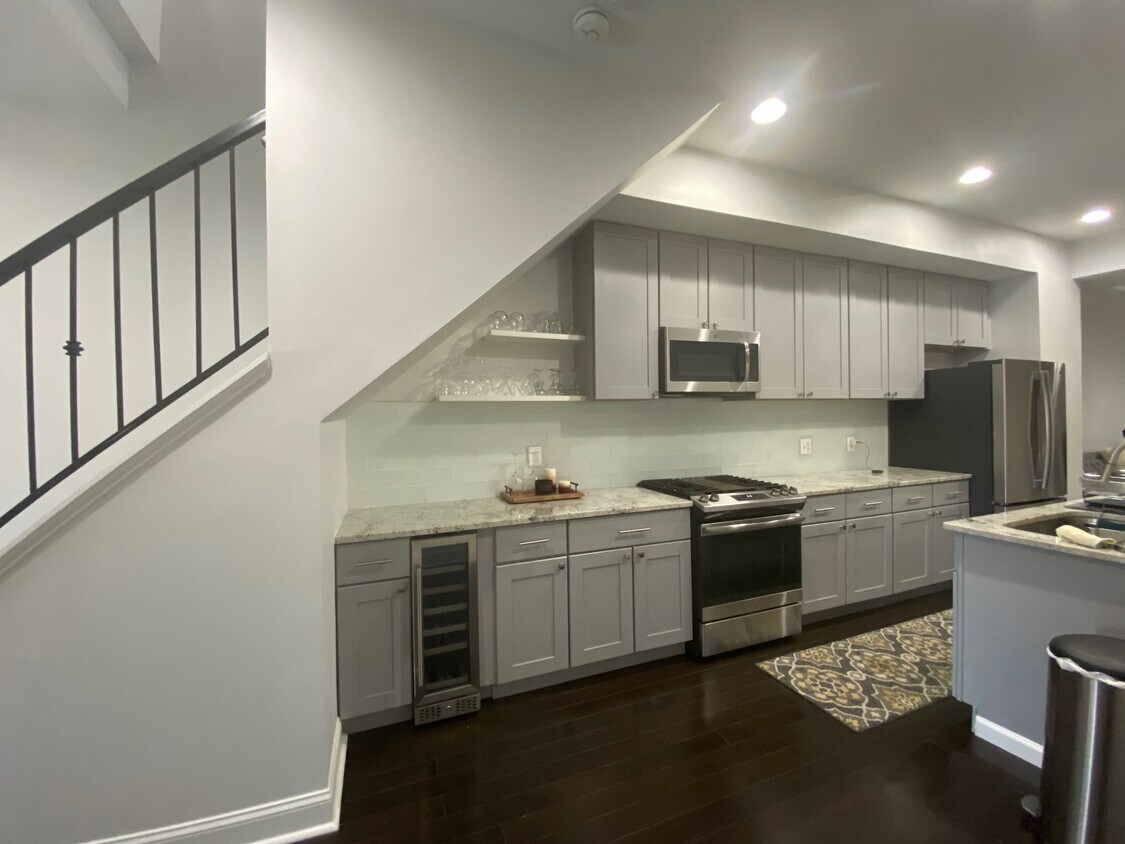 Foto principal - 1147 Washington Blvd
