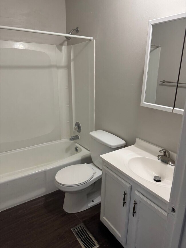 Foto del edificio - 927/929 Herold Avenue